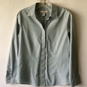 Chico’s long sleeve no iron button up glittery shirt for women.